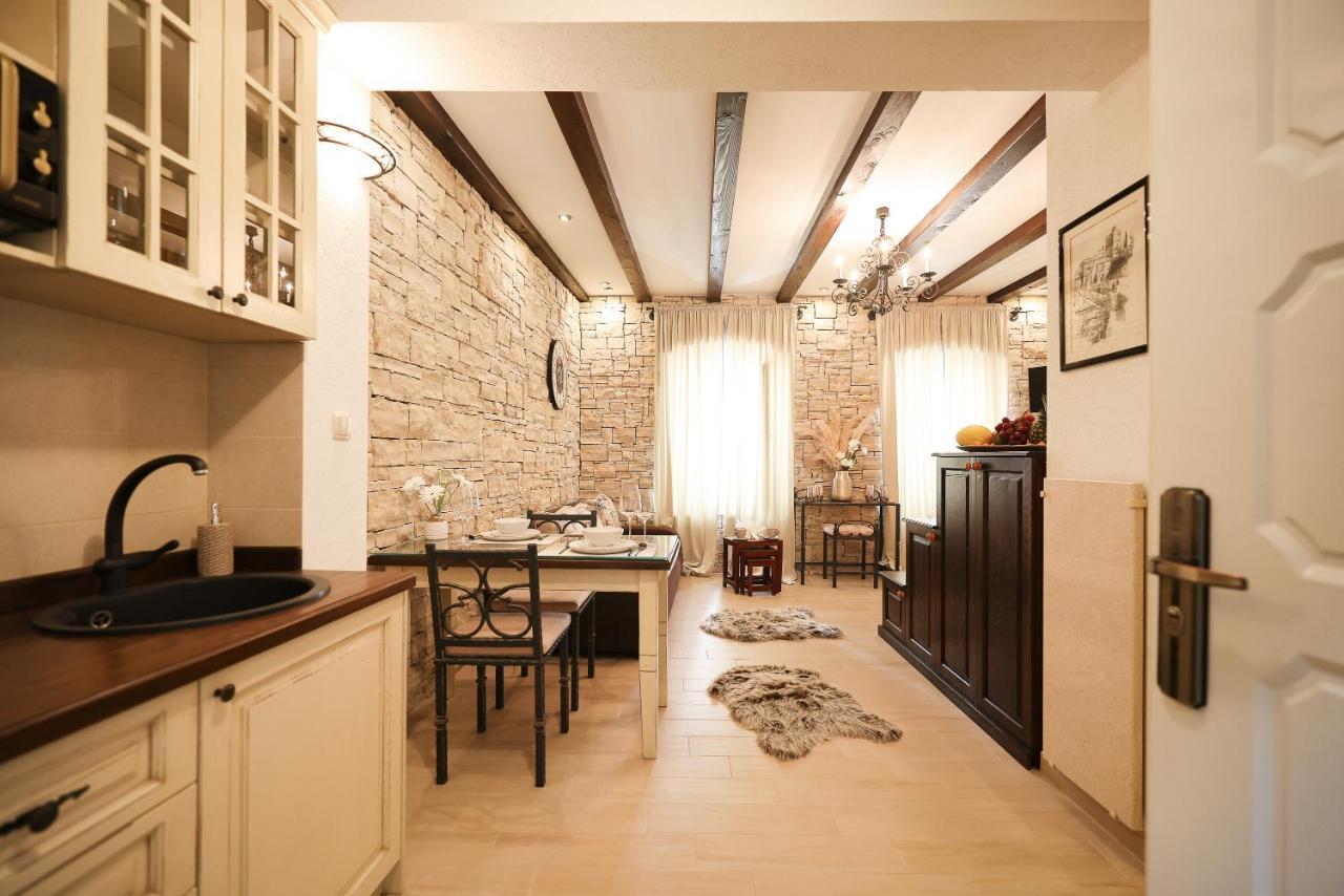 Luxury Center Angels Rm Apartment